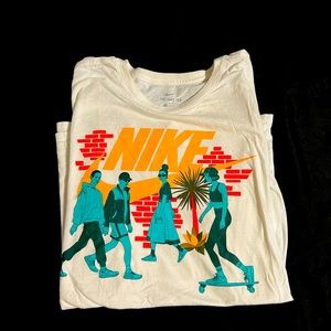 Exclusive The Nike Tee Men’s XL